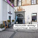 Alure Residences 2 - 24h Self Check-in & Private Parking Next To The Building Included, Center Right On Snp Square In A Quiet Passage, New Building, In Town * バンスカー・ビストリツァ