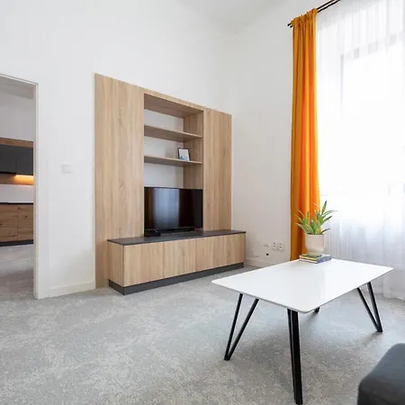 Alure Residences 2 - 24h Self Check-in & Private Parking Next To The Building Included, Center Right On Snp Square In A Quiet Passage, New Building, In Town *