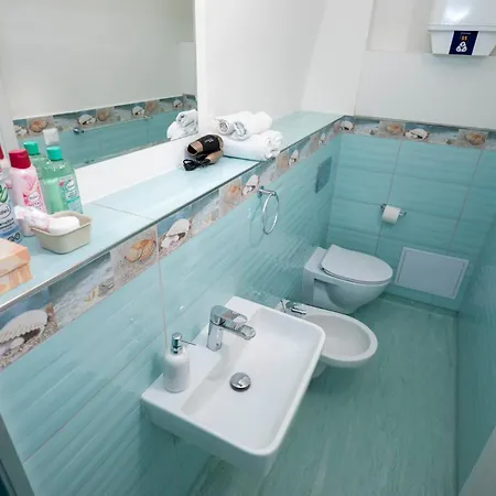 Alure Residences 2 - 24h Self Check-in & Private Parking Next To The Building Included, Center Right On Snp Square In A Quiet Passage, New Building, In Town *