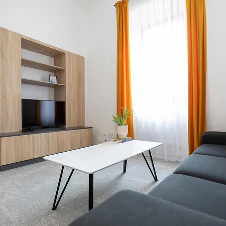 דירה Alure Residences 2 - 24h Self Check-in & Private Parking Next To The Building Included, Center Right On Snp Square In A Quiet Passage, New Building, In Town *