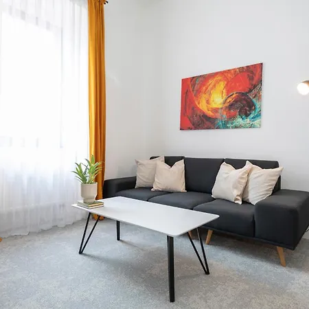 Daire Alure Residences 2 - 24h Self Check-in & Private Parking Next To The Building Included, Center Right On Snp Square In A Quiet Passage, New Building, In Town