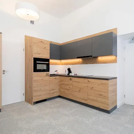 Daire Alure Residences 2 - 24h Self Check-in & Private Parking Next To The Building Included, Center Right On Snp Square In A Quiet Passage, New Building, In Town *
