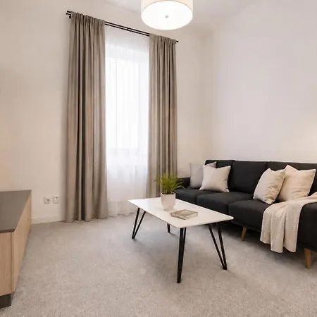 Alure Residences 2 - 24h Self Check-in & Private Parking Next To The Building Included, Center Right On Snp Square In A Quiet Passage, New Building, In Town