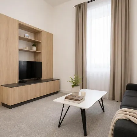 Appartamento Alure Residences 2 - 24h Self Check-in & Private Parking Next To The Building Included, Center Right On Snp Square In A Quiet Passage, New Building, In Town *