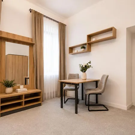 Appartamento Alure Residences 2 - 24h Self Check-in & Private Parking Next To The Building Included, Center Right On Snp Square In A Quiet Passage, New Building, In Town