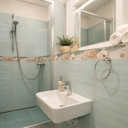 Alure Residences 2 - 24h Self Check-in & Private Parking Next To The Building Included, Center Right On Snp Square In A Quiet Passage, New Building, In Town * Banská Bystrica