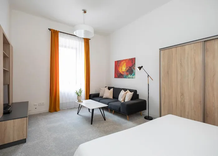 Alure Residences 2 - 24h Self Check-in & Private Parking Next To The Building Included, Center Right On Snp Square In A Quiet Passage, New Building, In Town Appartement *