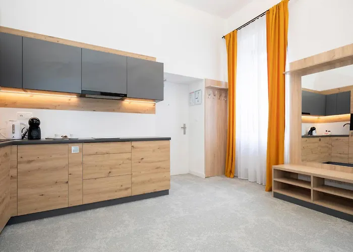 Alure Residences 2 - 24h Self Check-in & Private Parking Next To The Building Included, Center Right On Snp Square In A Quiet Passage, New Building, In Town דירה
