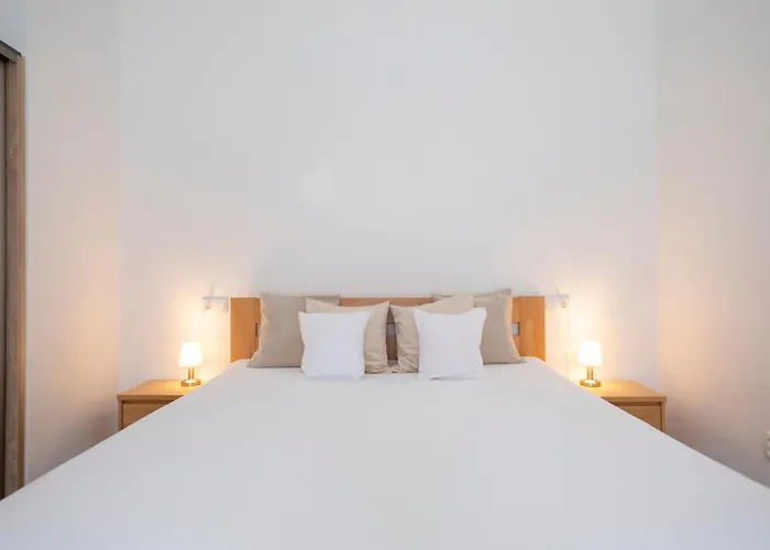 Alure Residences 2 - 24h Self Check-in & Private Parking Next To The Building Included, Center Right On Snp Square In A Quiet Passage, New Building, In Town