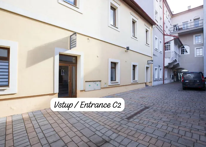 Alure Residences 2 - 24h Self Check-in & Private Parking Next To The Building Included, Center Right On Snp Square In A Quiet Passage, New Building, In Town Appartement *