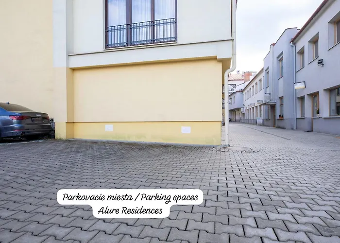 Alure Residences 2 - 24h Self Check-in & Private Parking Next To The Building Included, Center Right On Snp Square In A Quiet Passage, New Building, In Town דירה *